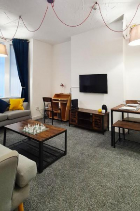 Apartment with Priv Ent and Parking